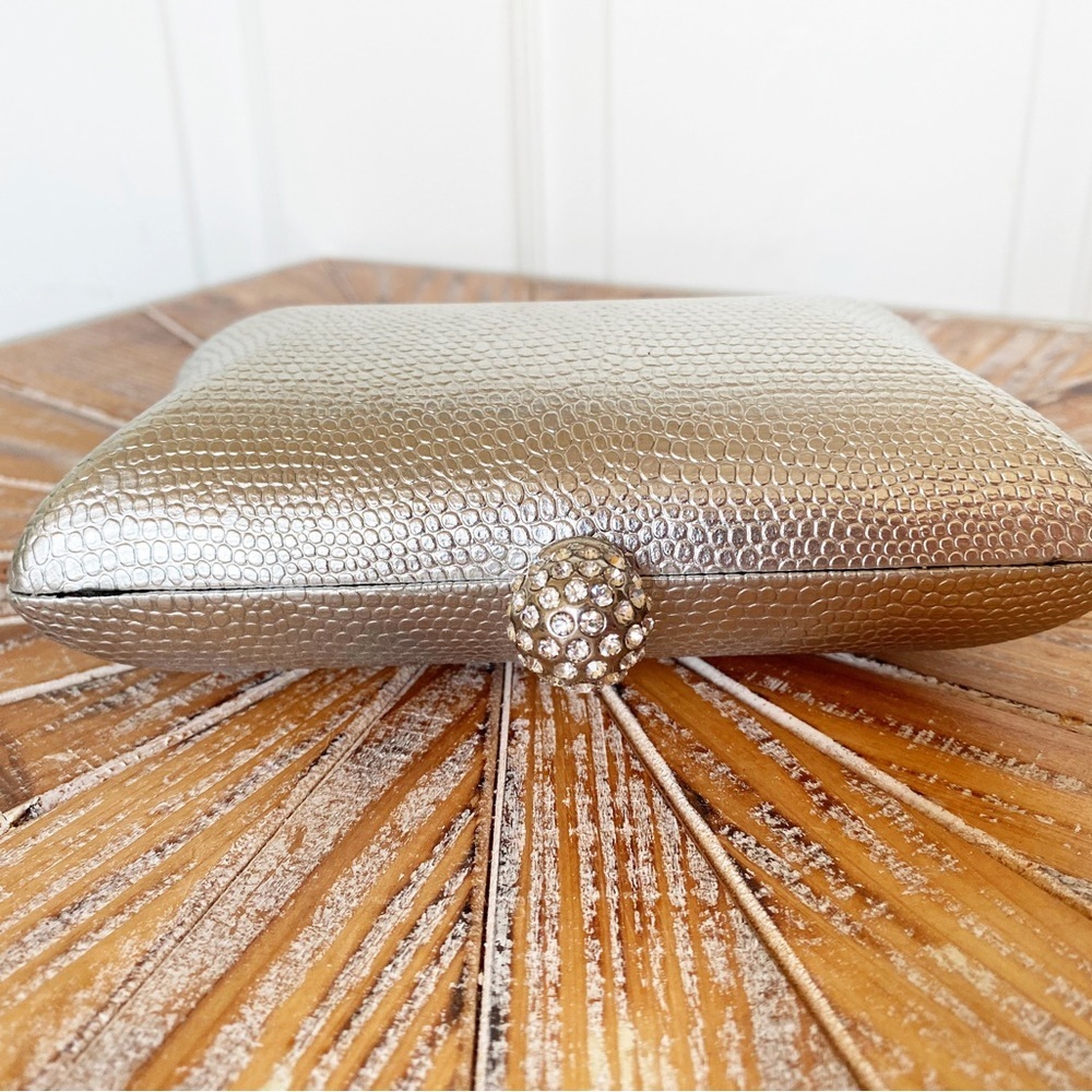 NWT bebe Silver Metallic Lizard Faux Leather Minaudière with Shoulder Chain - Picture 3 of 7
